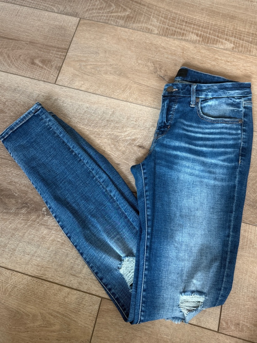 Buckle Black Women's Distressed Dark Blue Skinny Jeans